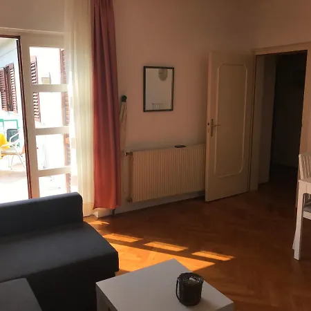 Ruza Mikelic Apartmán Banjol